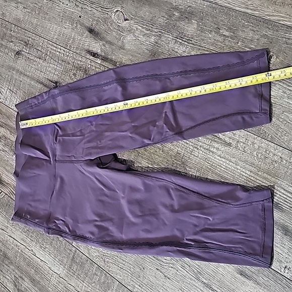 Lululemon 3/4 Casual Stretch Leggings - Picture 2 of 10